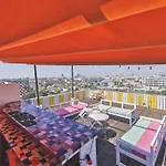 Luxurious Penthouse With Fantastic Views! アパート