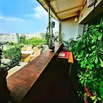 Luxurious Penthouse With Fantastic Views! *