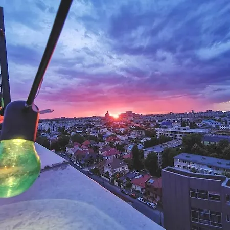 Luxurious Penthouse With Fantastic Views!