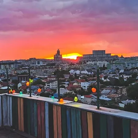 Luxurious Penthouse With Fantastic Views!