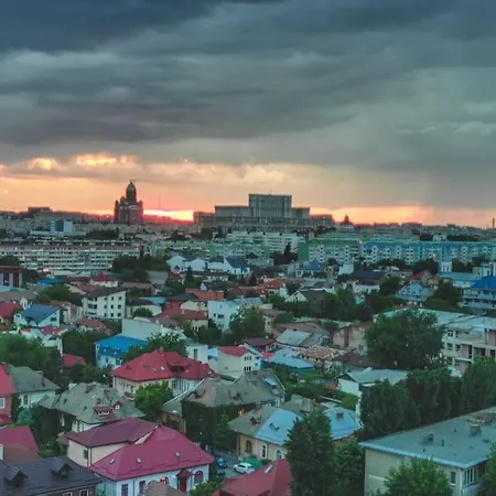 Luxurious Penthouse With Fantastic Views! Appartement