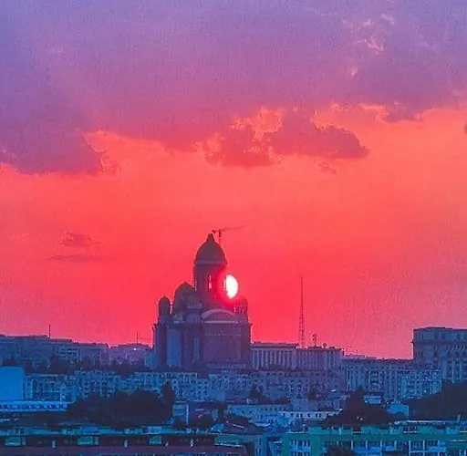 Luxurious Penthouse With Fantastic Views!