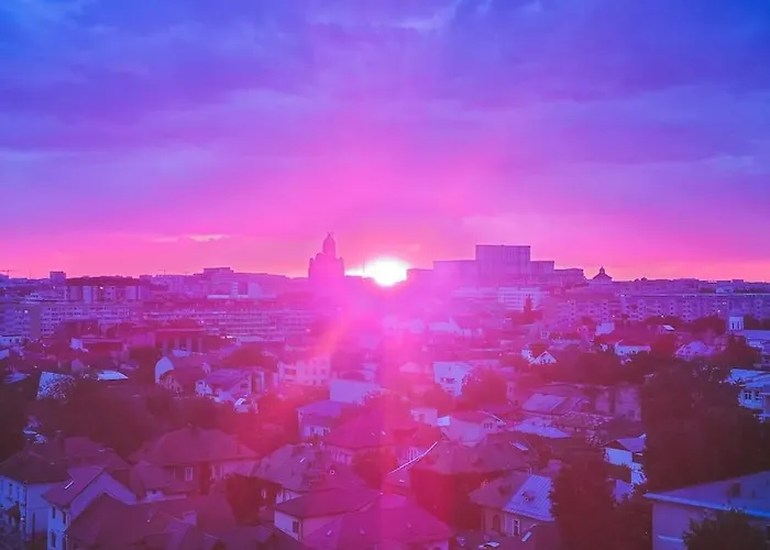 Luxurious Penthouse With Fantastic Views! *