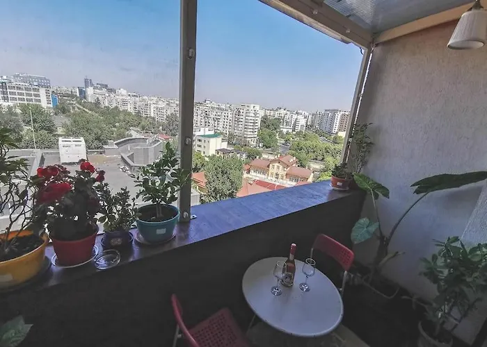 Luxurious Penthouse With Fantastic Views! *