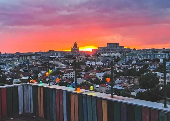 Luxurious Penthouse With Fantastic Views!