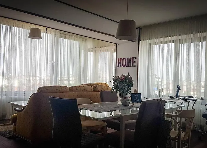 Luxurious Penthouse With Fantastic Views!