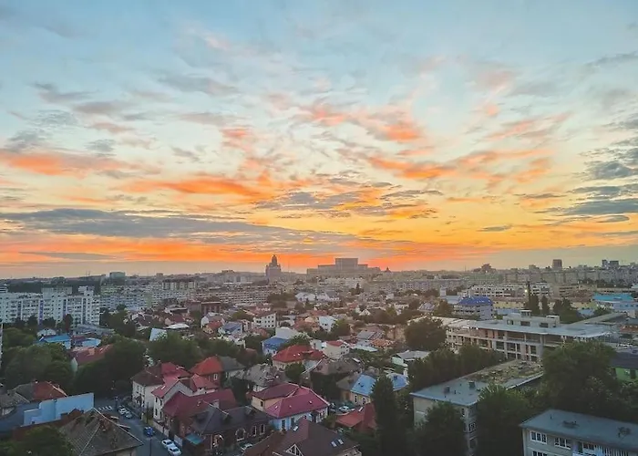 Luxurious Penthouse With Fantastic Views! Appartement