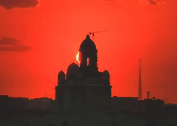 Luxurious Penthouse With Fantastic Views!