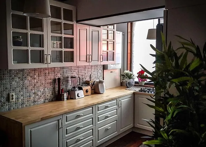 Luxurious Penthouse With Fantastic Views!