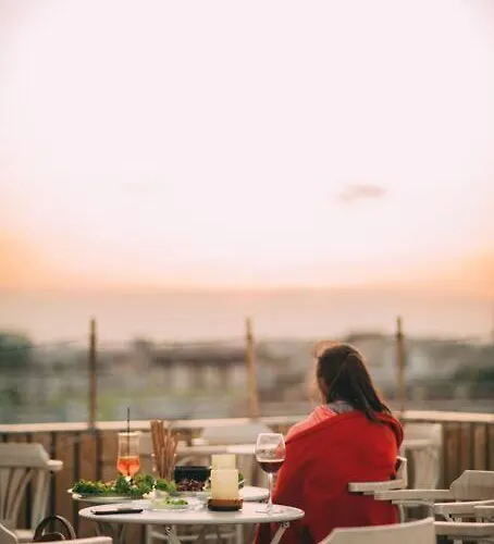 Luxurious Penthouse With Fantastic Views!