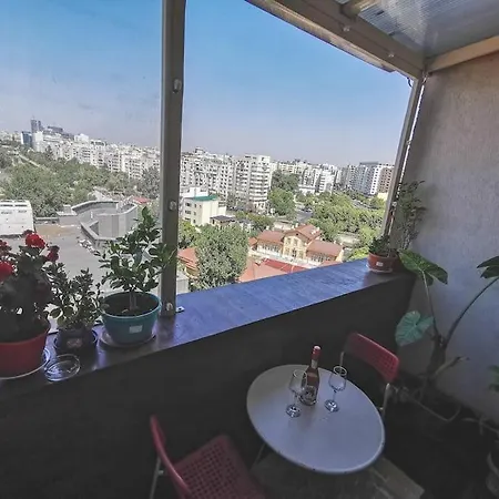 Luxurious Penthouse With Fantastic Views! *