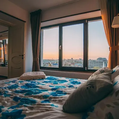 Luxurious Penthouse With Fantastic Views! *