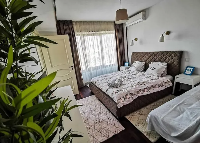 Luxurious Penthouse With Fantastic Views!