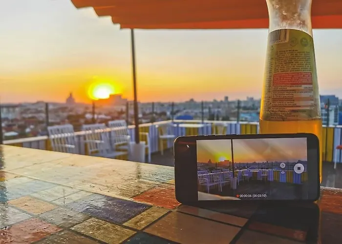 Luxurious Penthouse With Fantastic Views!