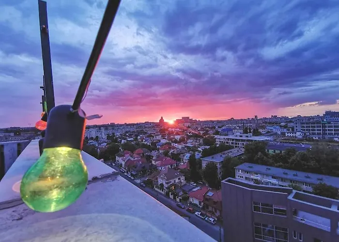 Luxurious Penthouse With Fantastic Views!