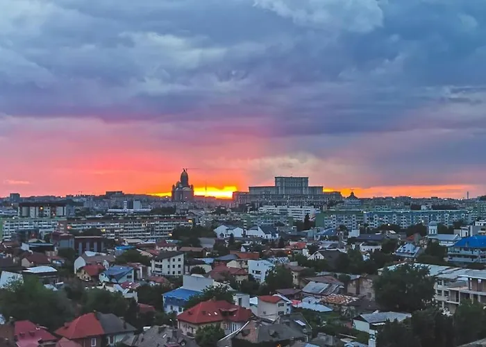 Luxurious Penthouse With Fantastic Views!
