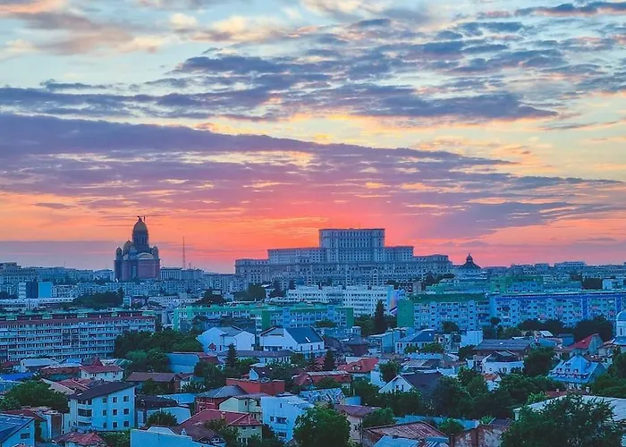Luxurious Penthouse With Fantastic Views! *