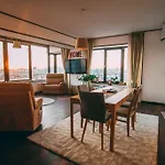 Luxurious Penthouse With Fantastic Views! 公寓 布加勒斯特